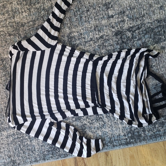 Black and white stripped three quarter lengthed shirt - Picture 2 of 3